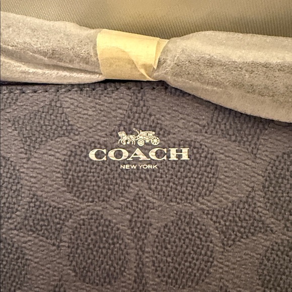 💙Coach NWTChambray Blue Corner Zip Wristlet In Signature Canvas/Silver Hardware - Picture 6 of 8